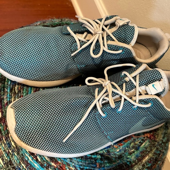 Men’s Nike running shoes, size 10.5, blue - Picture 2 of 4